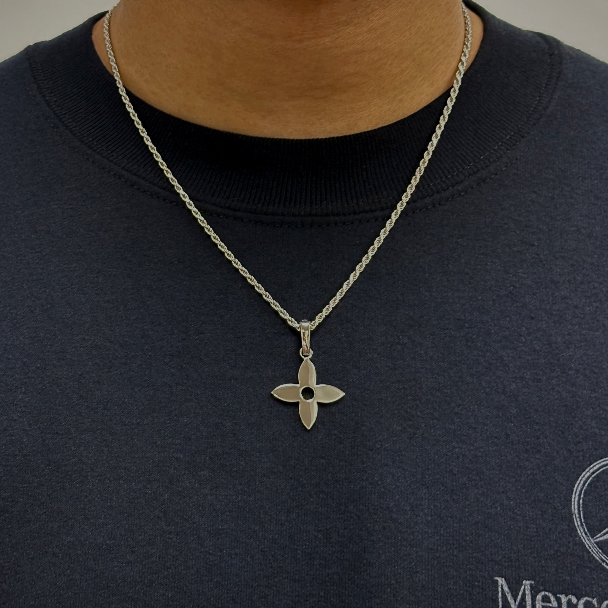 Fleur Pendant (.925 Sterling Silver) – Kuyashii Jewelry
