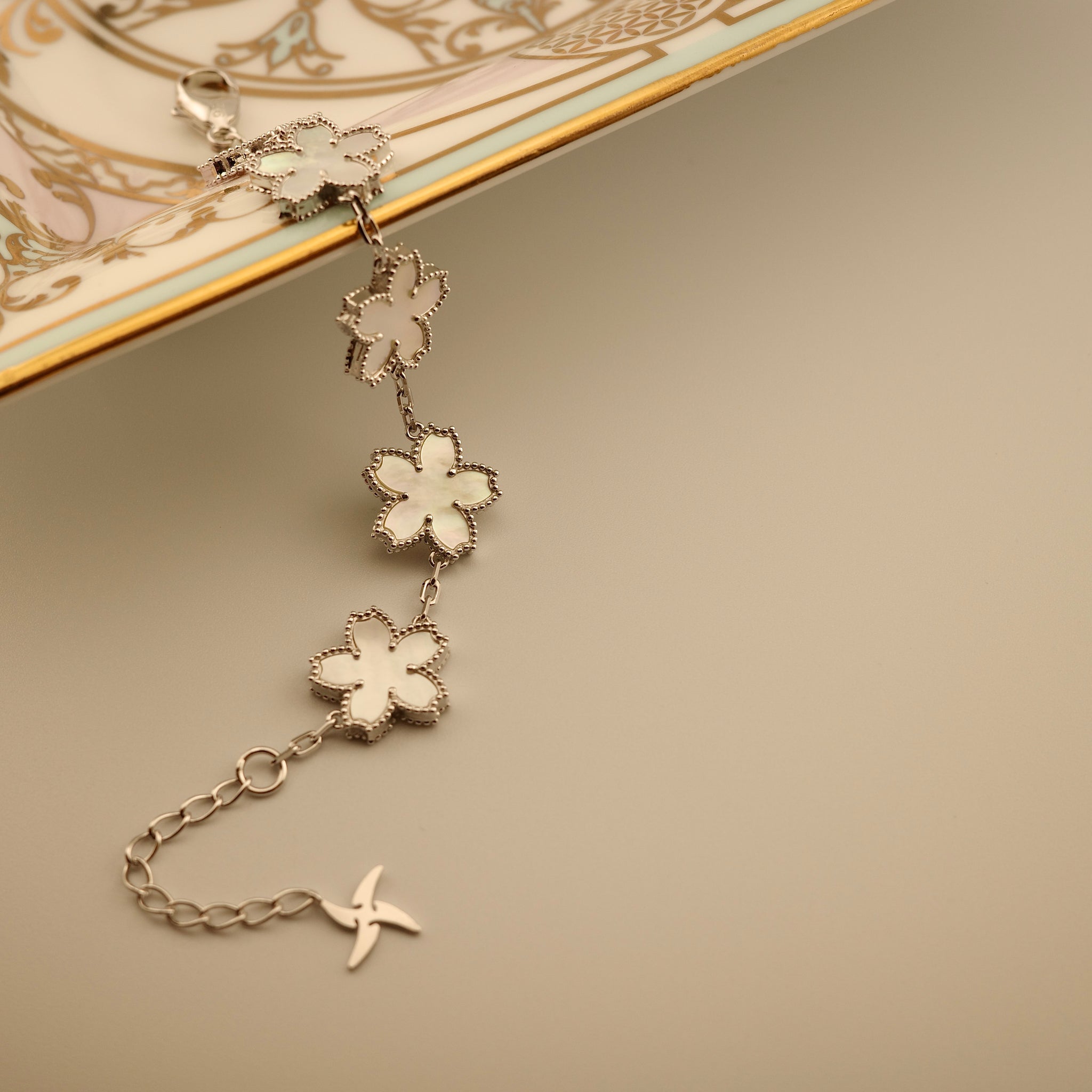 Mother of Pearl Sakura Motif Bracelet [.925 Sterling Silver